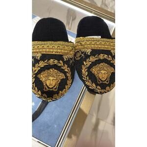 BNWT Versace Women’s Crystal Embellished Baroque Print Slides Size Medium US 8/9